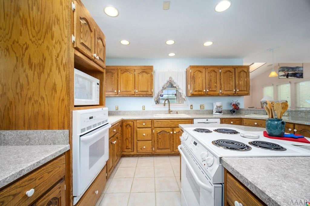 218 Brumsey Road Currituck, NC 27929 - Photo 12 of 35 Loads of cabinets