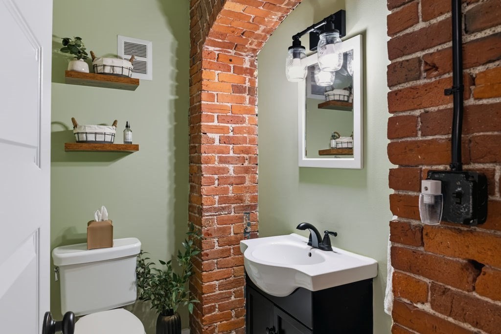50 Rantoul Street, Unit 310 Beverly, MA 01915 - Photo 14 of 25 Gallery Image 14