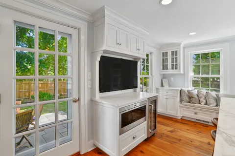 $1,950,000 | 215 Old Post Road, Fairfield, CT 06824