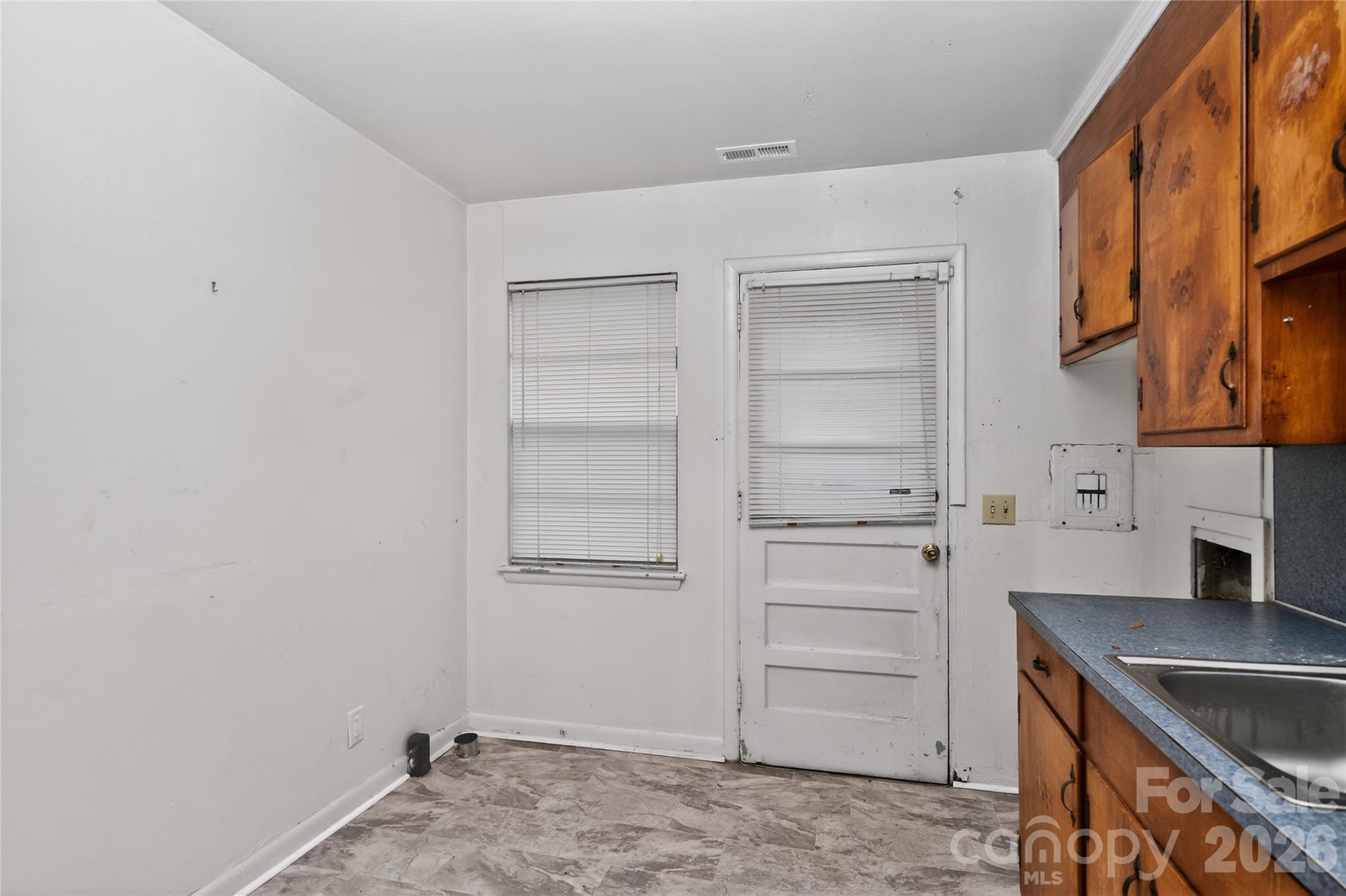 517 Grandin Road Charlotte, NC 28208 - Photo 15 of 33