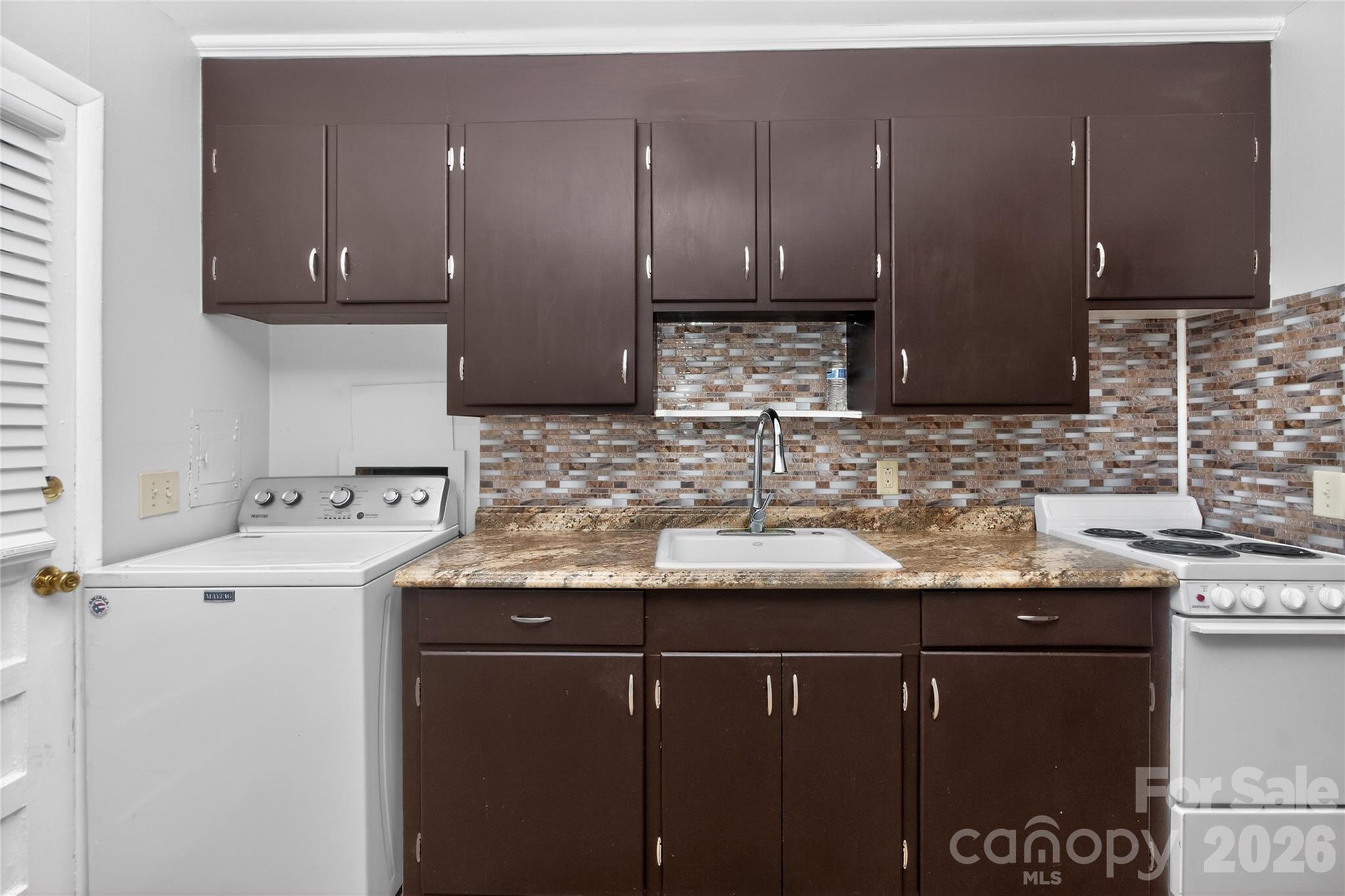 517 Grandin Road Charlotte, NC 28208 - Photo 5 of 33