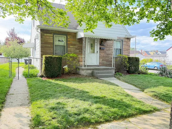 $179,900 | 17405 Palmer Street, Melvindale, MI 48122