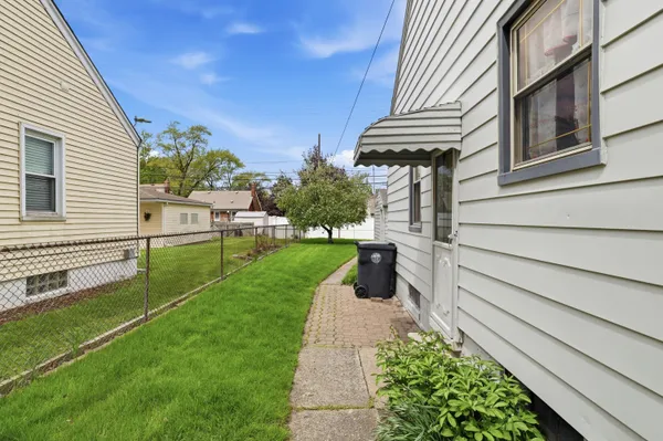 $179,900 | 17405 Palmer Street, Melvindale, MI 48122