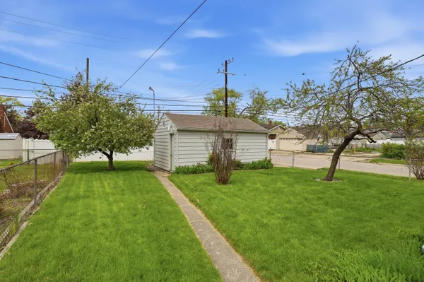 $179,900 | 17405 Palmer Street, Melvindale, MI 48122