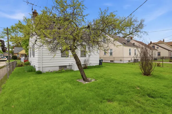 $179,900 | 17405 Palmer Street, Melvindale, MI 48122