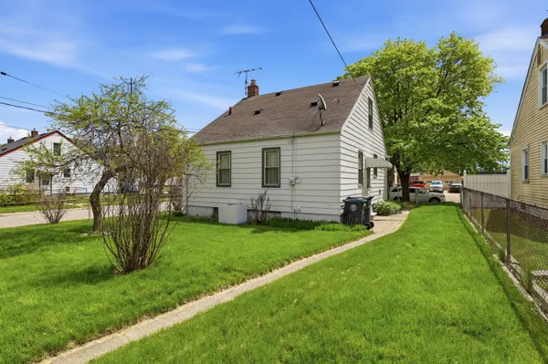 $179,900 | 17405 Palmer Street, Melvindale, MI 48122