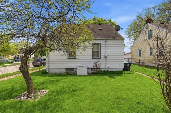 $179,900 | 17405 Palmer Street, Melvindale, MI 48122