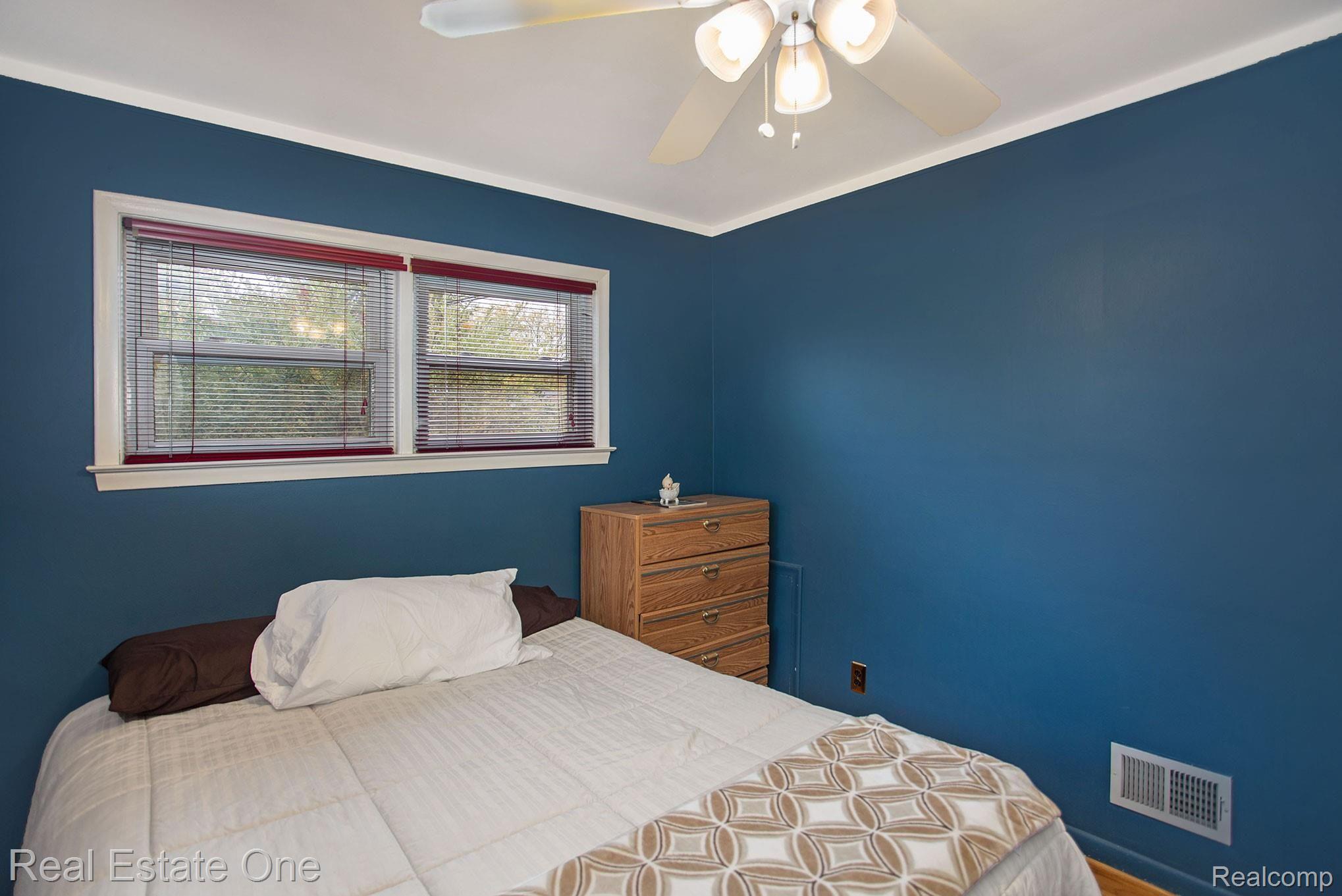 8985 Reeck Road Allen Park, MI 48101 - Photo 9 of 25 8985-Reeck-Road-Allen-Park-MI_24.jpg