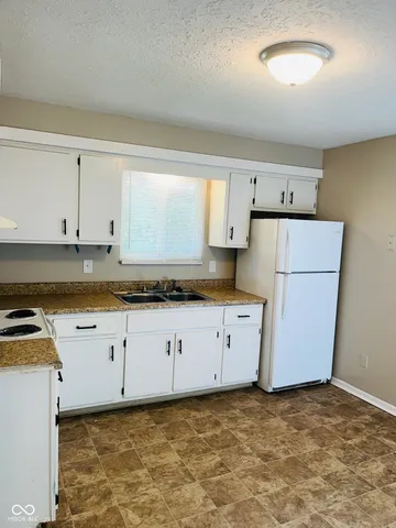 $1,050 | 1258 North Ridgeview Drive, Indianapolis, IN 46219