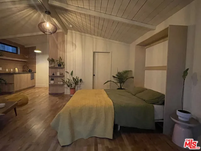 $12,000 | 2417 Walgrove Avenue, Los Angeles, CA 90066