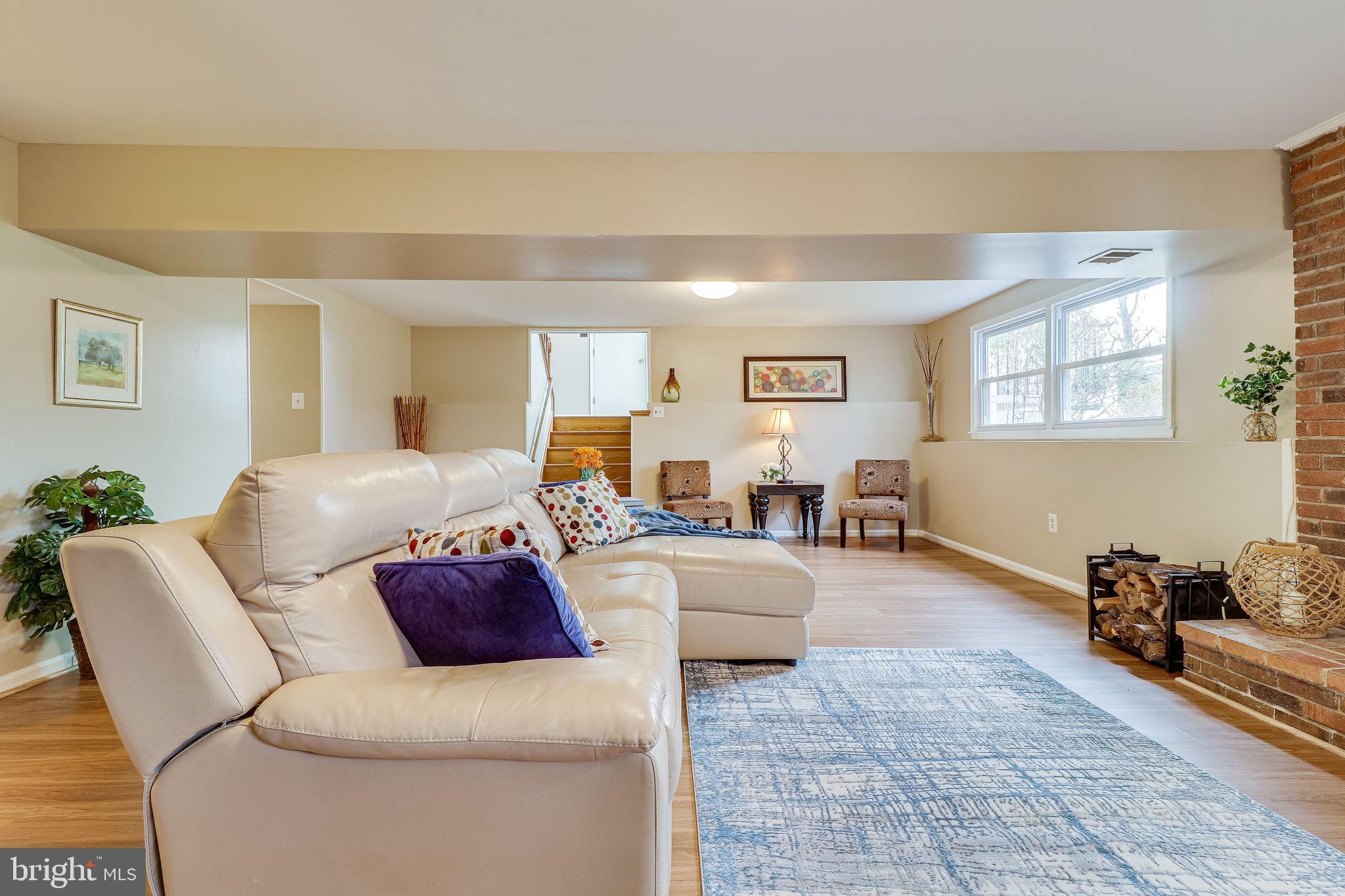 9105 Rothery Court Springfield, VA 22153 - Photo 50 of 86 So Much Space to Lounge in!!