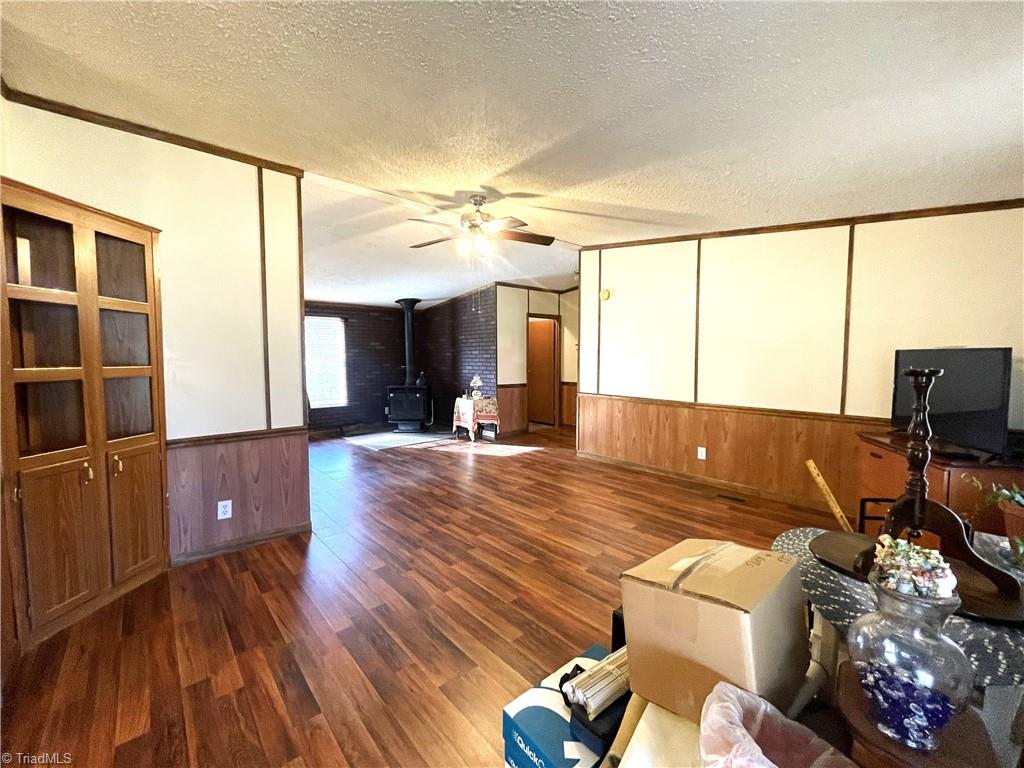 1524 Ray Wilson Road Sandy Ridge, NC 27046 - Photo 8 of 33 Living room