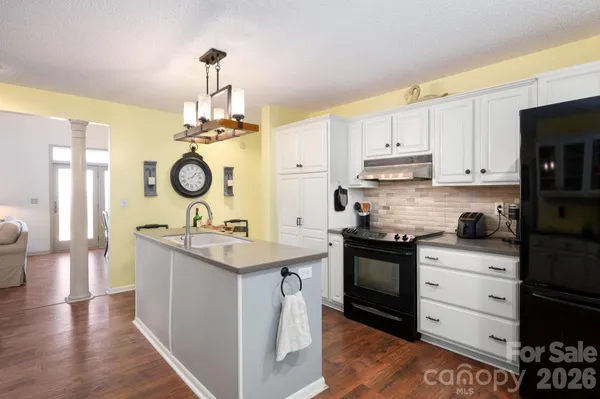 $675,000 | 481 Overlook Drive, Mars Hill, NC 28754