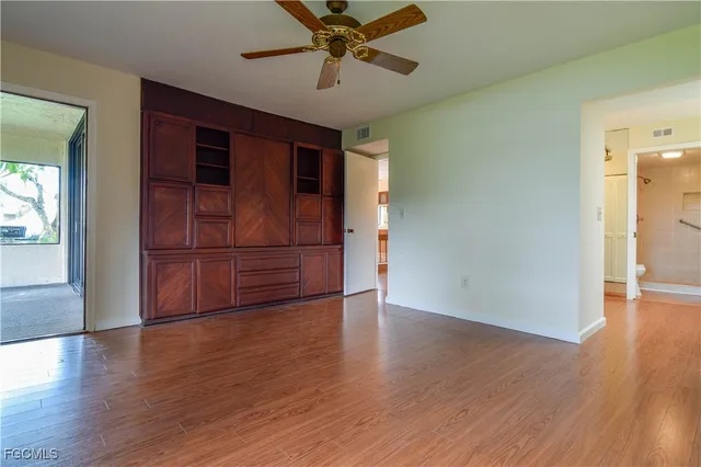 a view of a house with backyard and garden