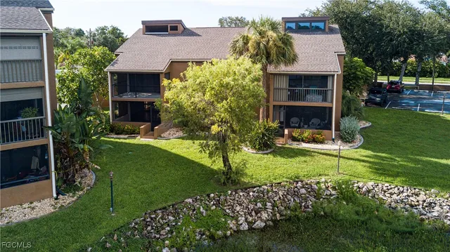 $129,900 | 2063 West Lakeview Boulevard, Unit B2, North Fort Myers, FL 33903