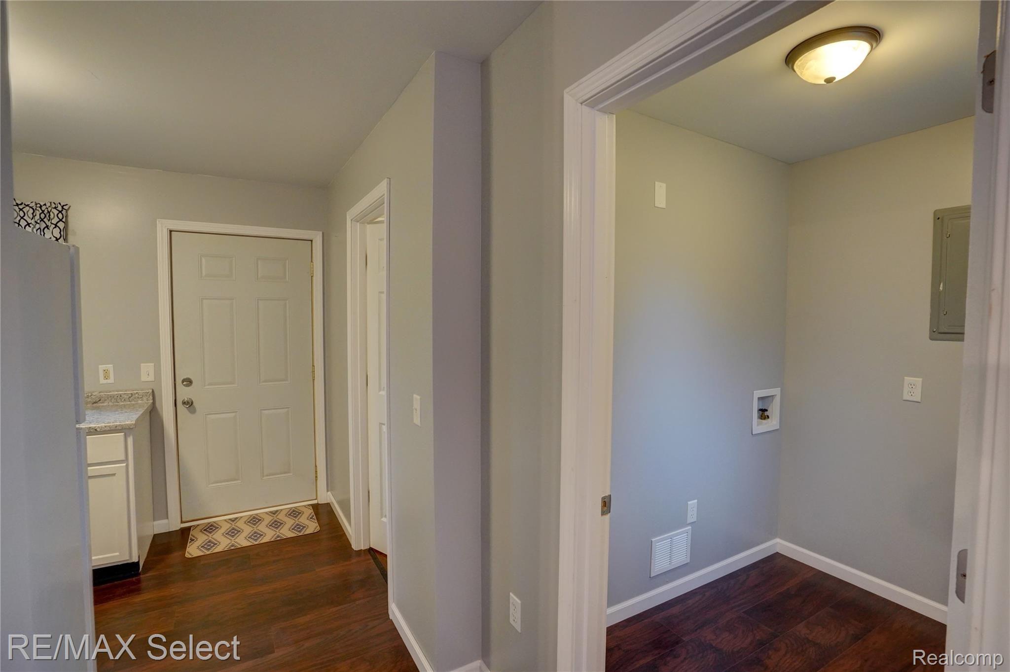 4083 Richfield Road Flint, MI 48506 - Photo 9 of 21 4083 Richfield Road 31.jpg