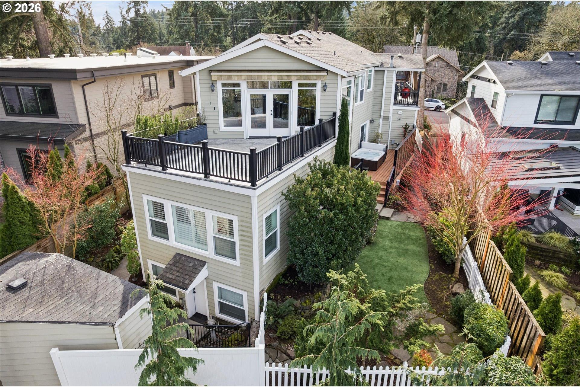135 Middlecrest Road Lake Oswego, OR 97034 - Photo 1 of 32 Gallery Image 1