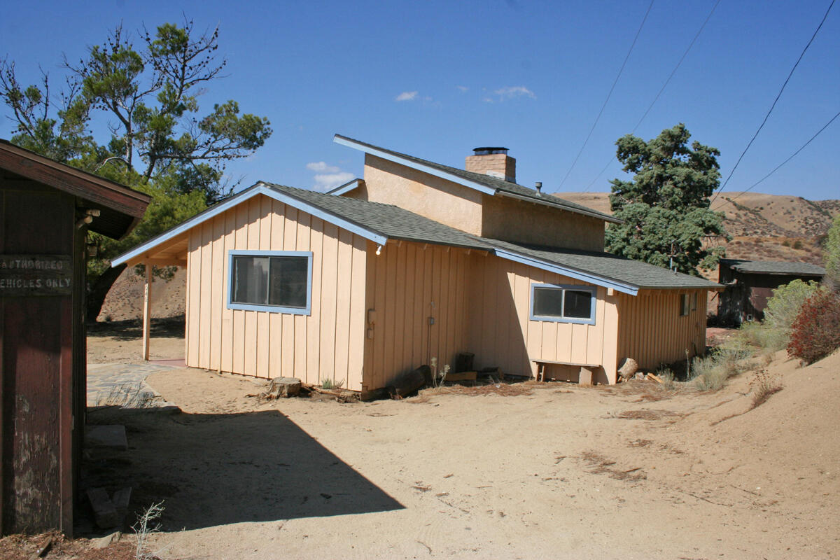 15040 Hawk Drive Lake Elizabeth, CA 93532 - Photo 1 of 27 house side