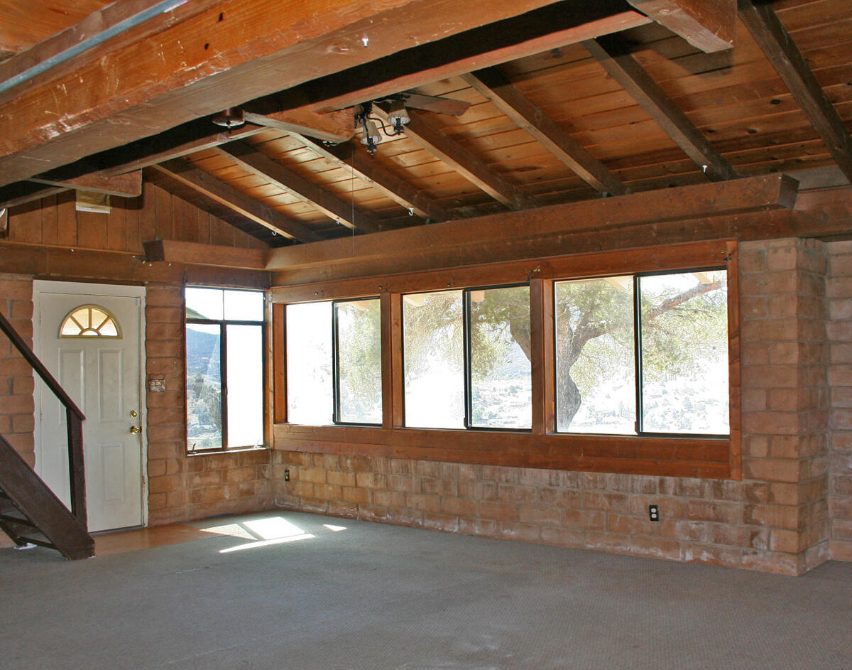 15040 Hawk Drive Lake Elizabeth, CA 93532 - Photo 11 of 27 LR 2