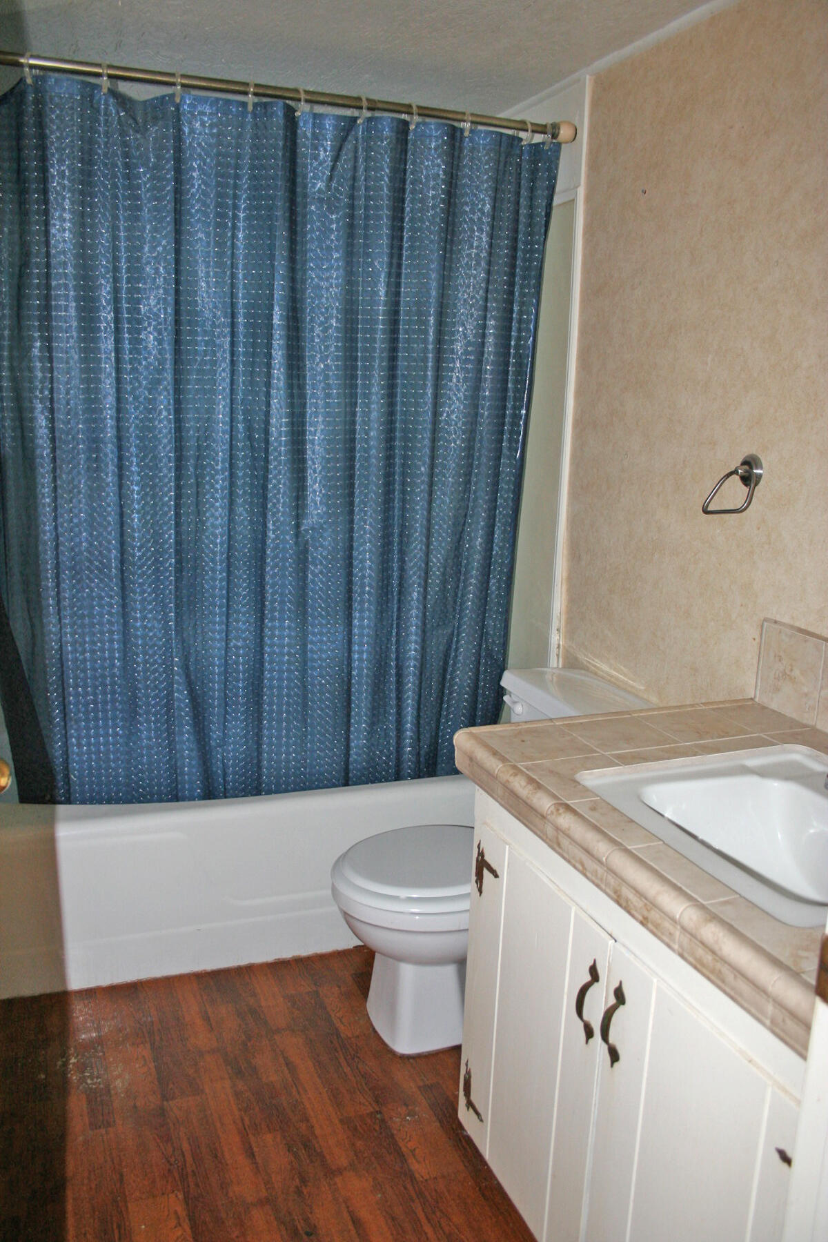 15040 Hawk Drive Lake Elizabeth, CA 93532 - Photo 18 of 27 bathroom