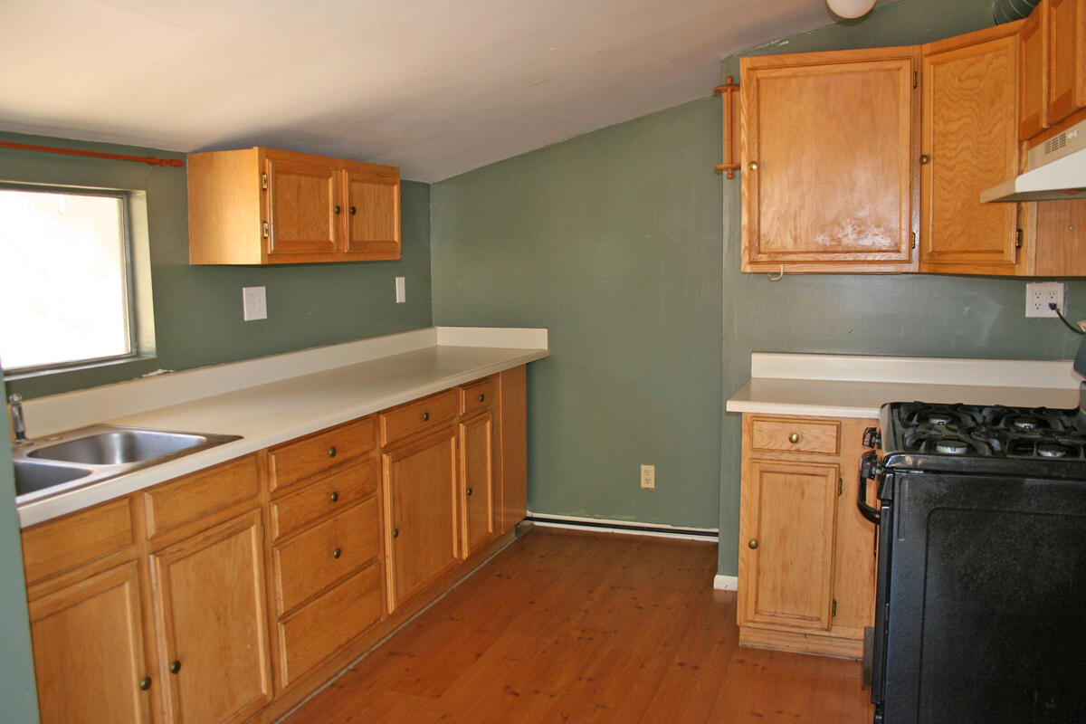 15040 Hawk Drive Lake Elizabeth, CA 93532 - Photo 20 of 27 kitchen