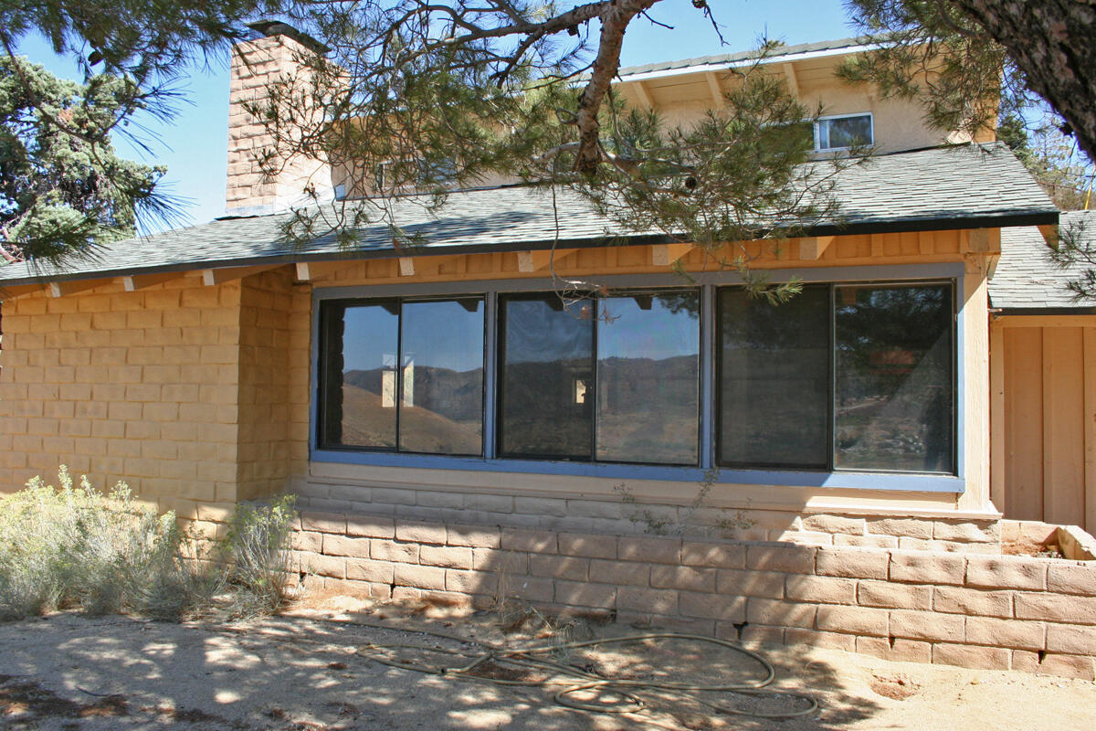 15040 Hawk Drive Lake Elizabeth, CA 93532 - Photo 3 of 27 front