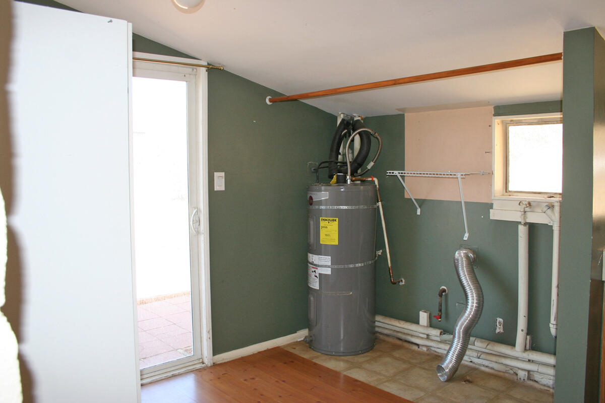 15040 Hawk Drive Lake Elizabeth, CA 93532 - Photo 23 of 27 laundry