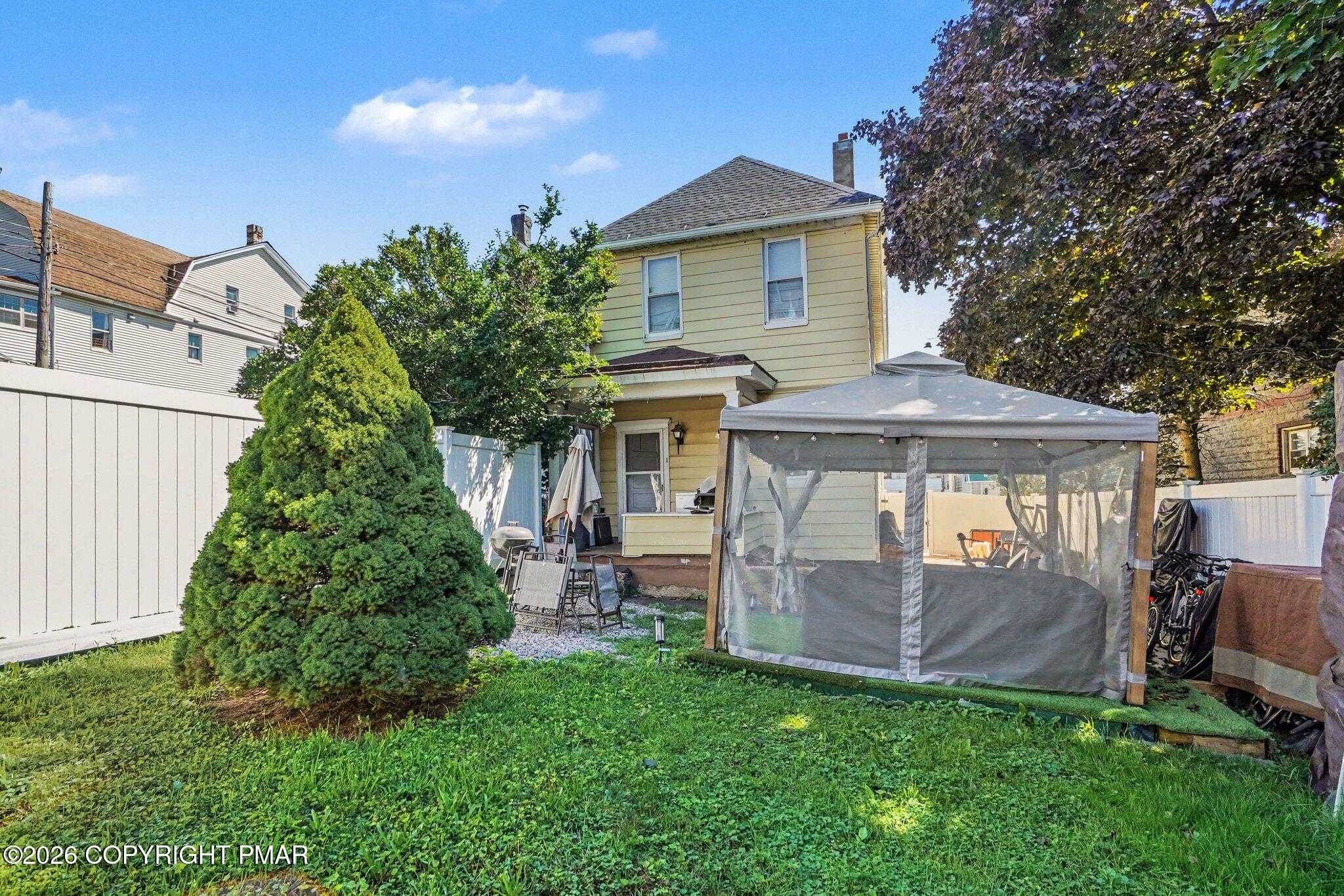 616-616 Seybert Street Hazleton, PA 18201 - Photo 26 of 42 037_file_6423