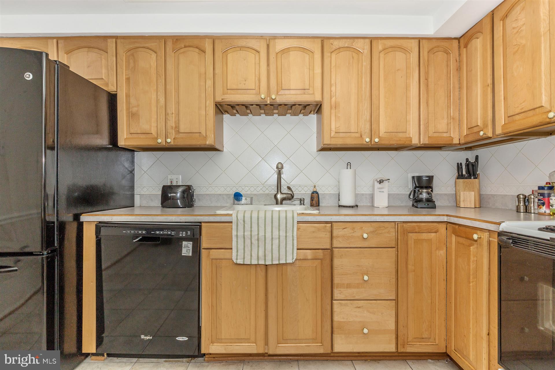 213 North Cottage Road Sterling, VA 20164 - Photo 10 of 14 Kitchen