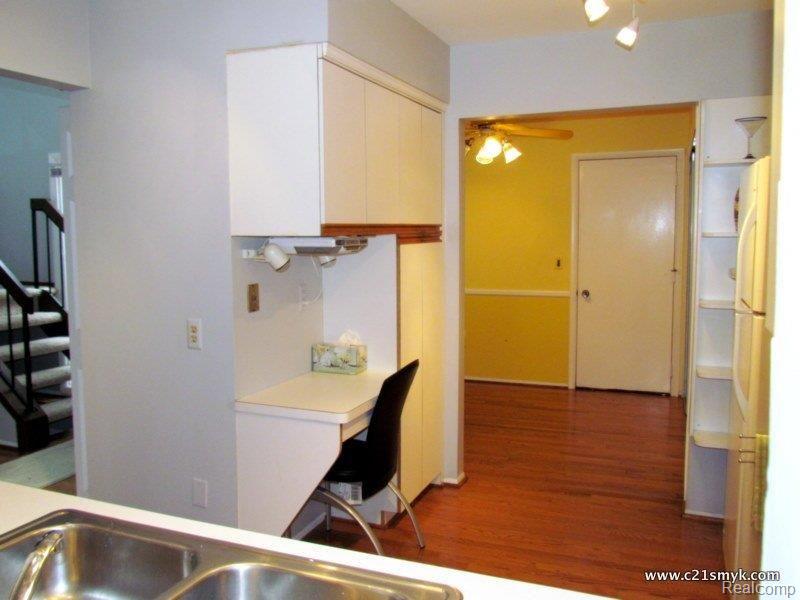 23233 Farmington Road, Unit 22 Farmington, MI 48336 - Photo 12 of 25 Kitchen work station