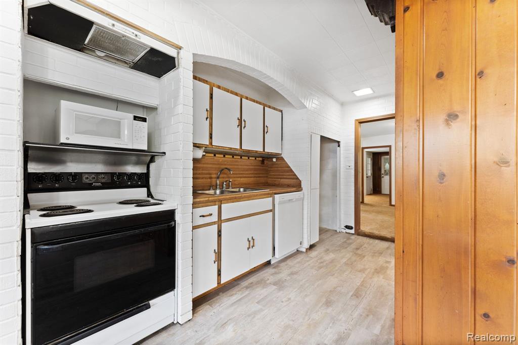 9120 Lake Road Grosse Ile, MI 48138 - Photo 12 of 37 Gallery Image 12
