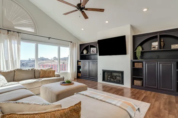 $625,000 | 15 Surrey Circle, Ransom Canyon, TX 79366