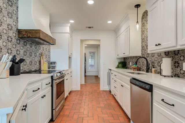 $625,000 | 15 Surrey Circle, Ransom Canyon, TX 79366