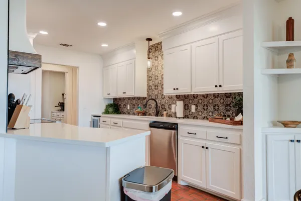 $625,000 | 15 Surrey Circle, Ransom Canyon, TX 79366