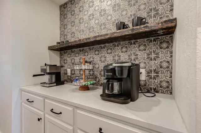 $625,000 | 15 Surrey Circle, Ransom Canyon, TX 79366