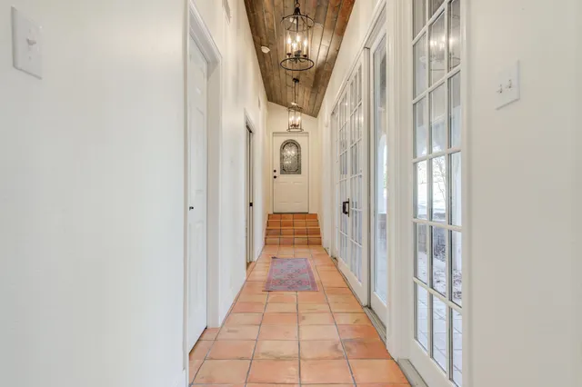 $625,000 | 15 Surrey Circle, Ransom Canyon, TX 79366