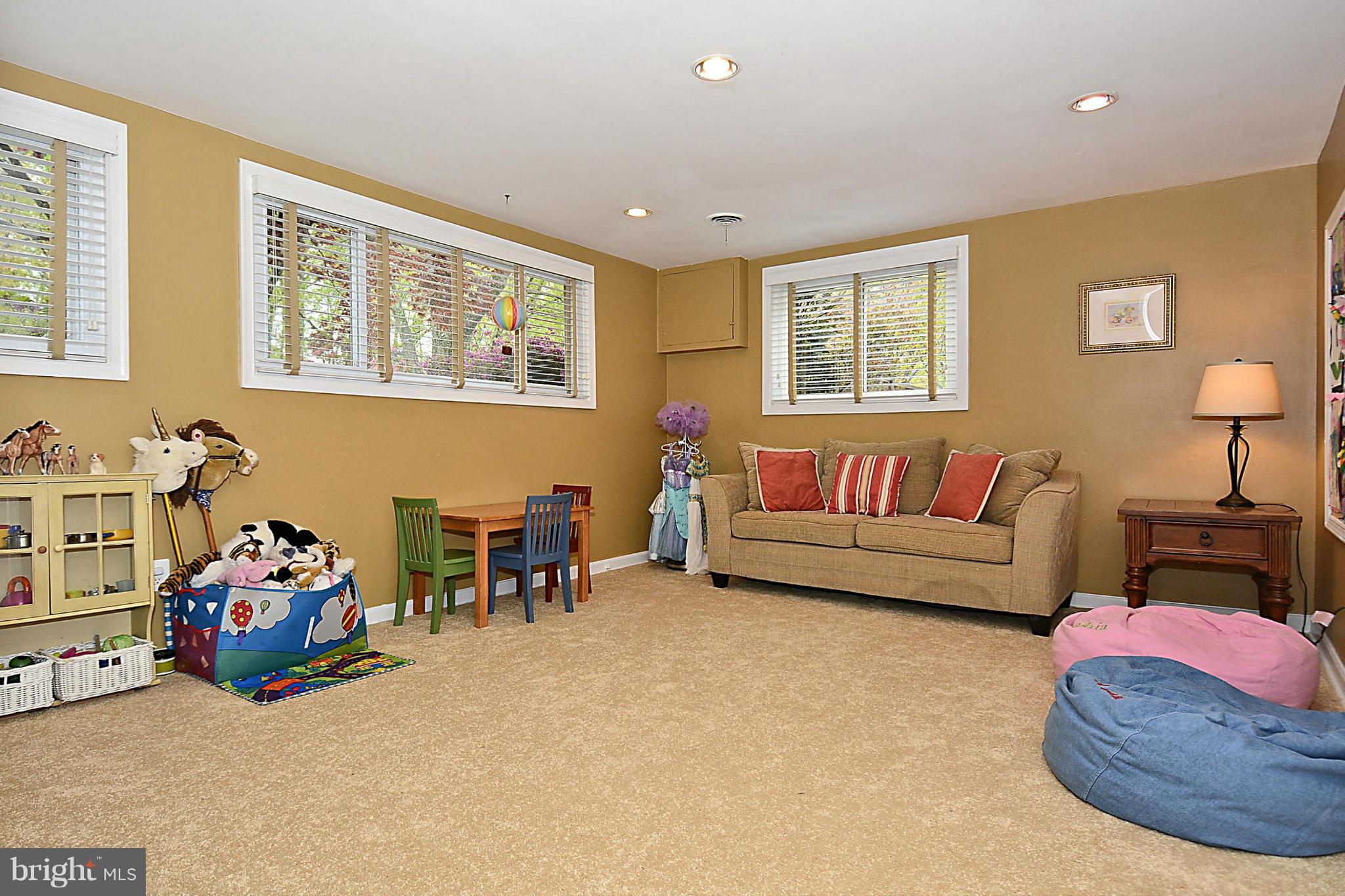 2611 Loma Street Silver Spring, MD 20902 - Photo 14 of 30 Family Room