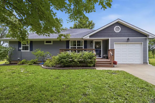 $400,000 | 205 Surrey Lane, Overbrook, KS 66524