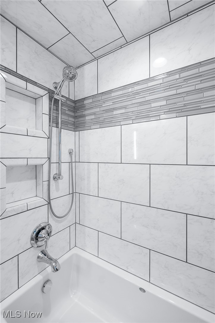 6417 Eastondale Road Cleveland, OH 44124 - Photo 12 of 34 Bathroom with tiled shower / bath
