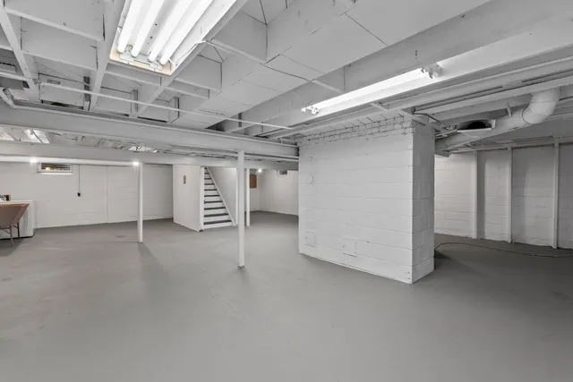 $389,900 | 102 West Calumet Road, Fox Point, WI 53217