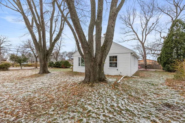 $389,900 | 102 West Calumet Road, Fox Point, WI 53217