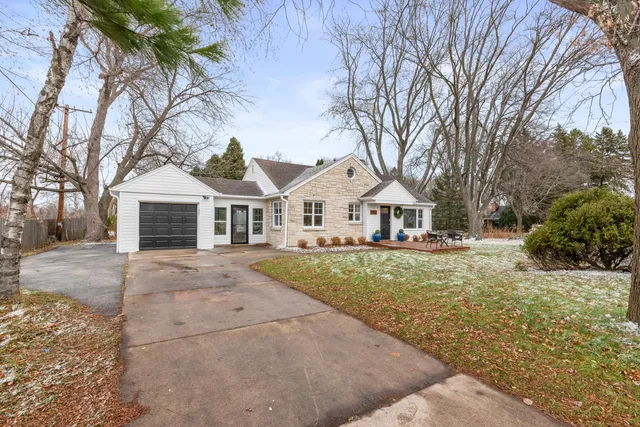 $389,900 | 102 West Calumet Road, Fox Point, WI 53217