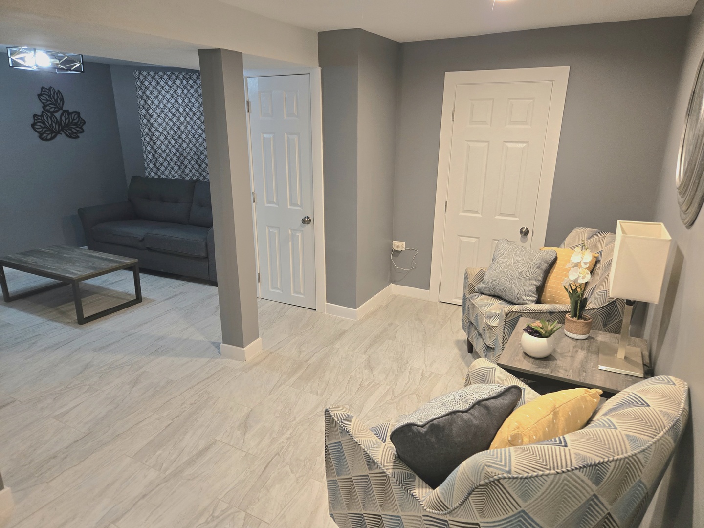 6137 South Kimbark Avenue, Unit B Chicago, IL 60637 - Photo 6 of 20 a bedroom with a bed and furniture