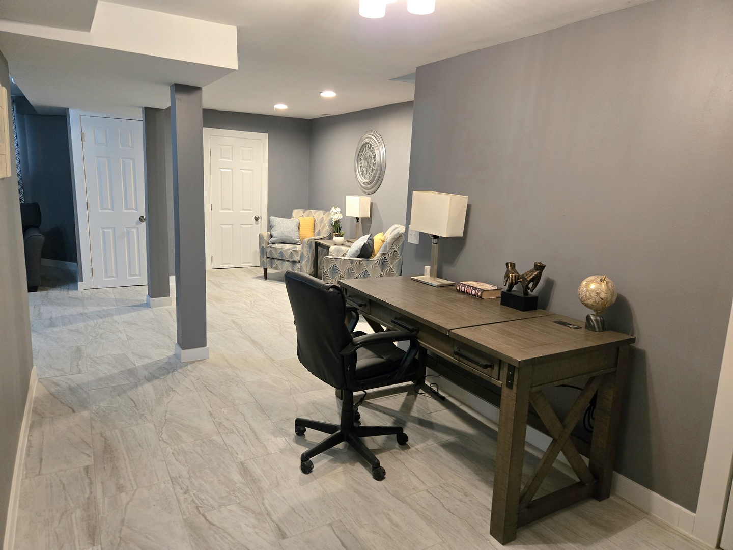 6137 South Kimbark Avenue, Unit B Chicago, IL 60637 - Photo 7 of 20 a view of a workspace with furniture