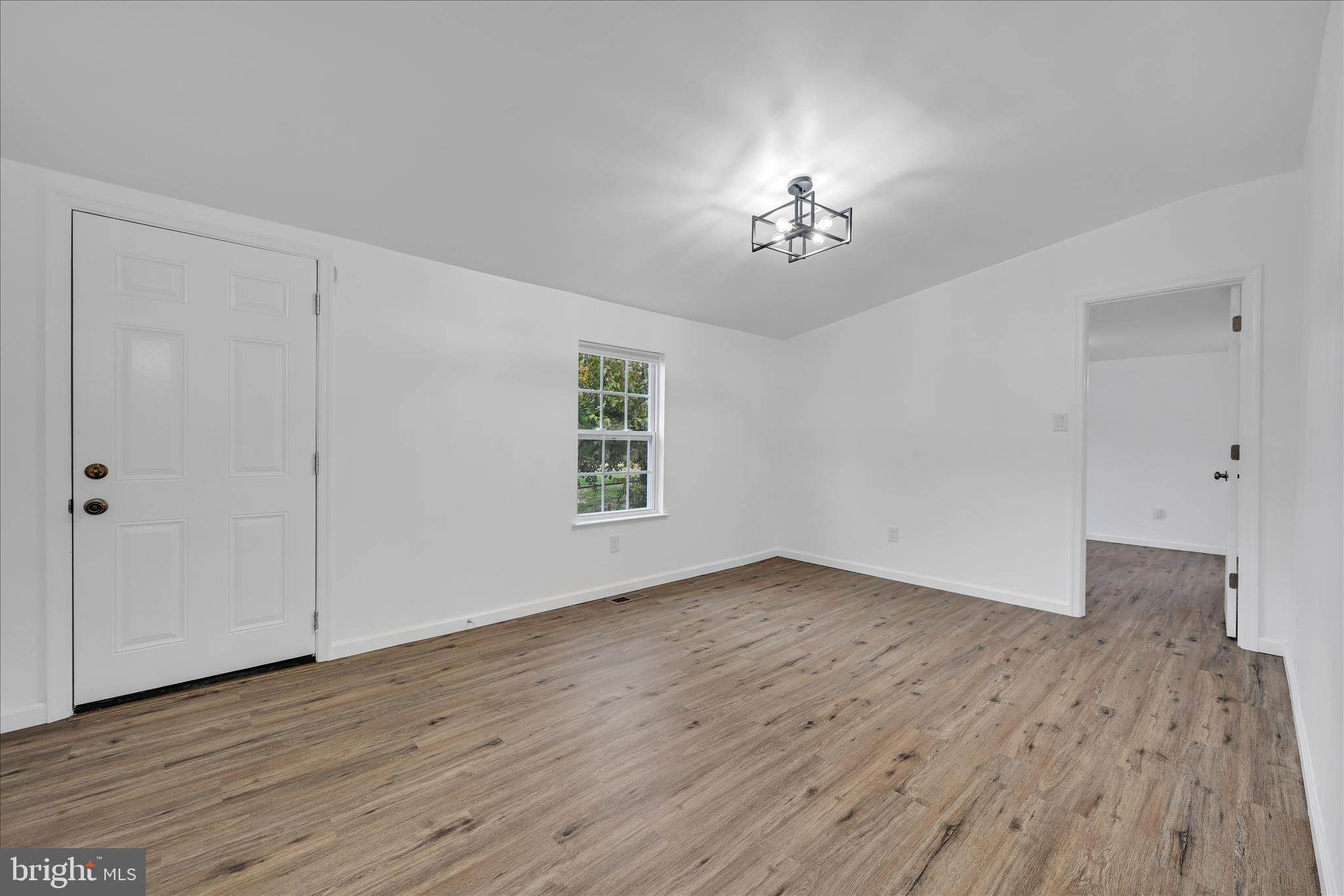 1111 Riverside Drive Pottstown, PA 19465 - Photo 7 of 34 Foyer