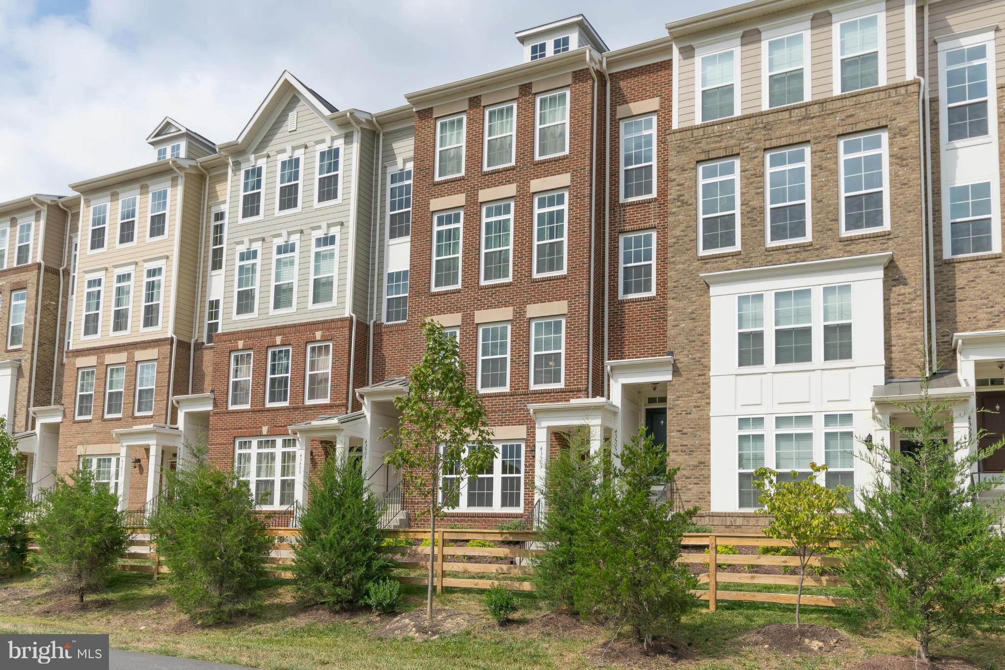 43503 Town Gate Square Chantilly, VA 20152 - Photo 1 of 25 Exterior (Front)