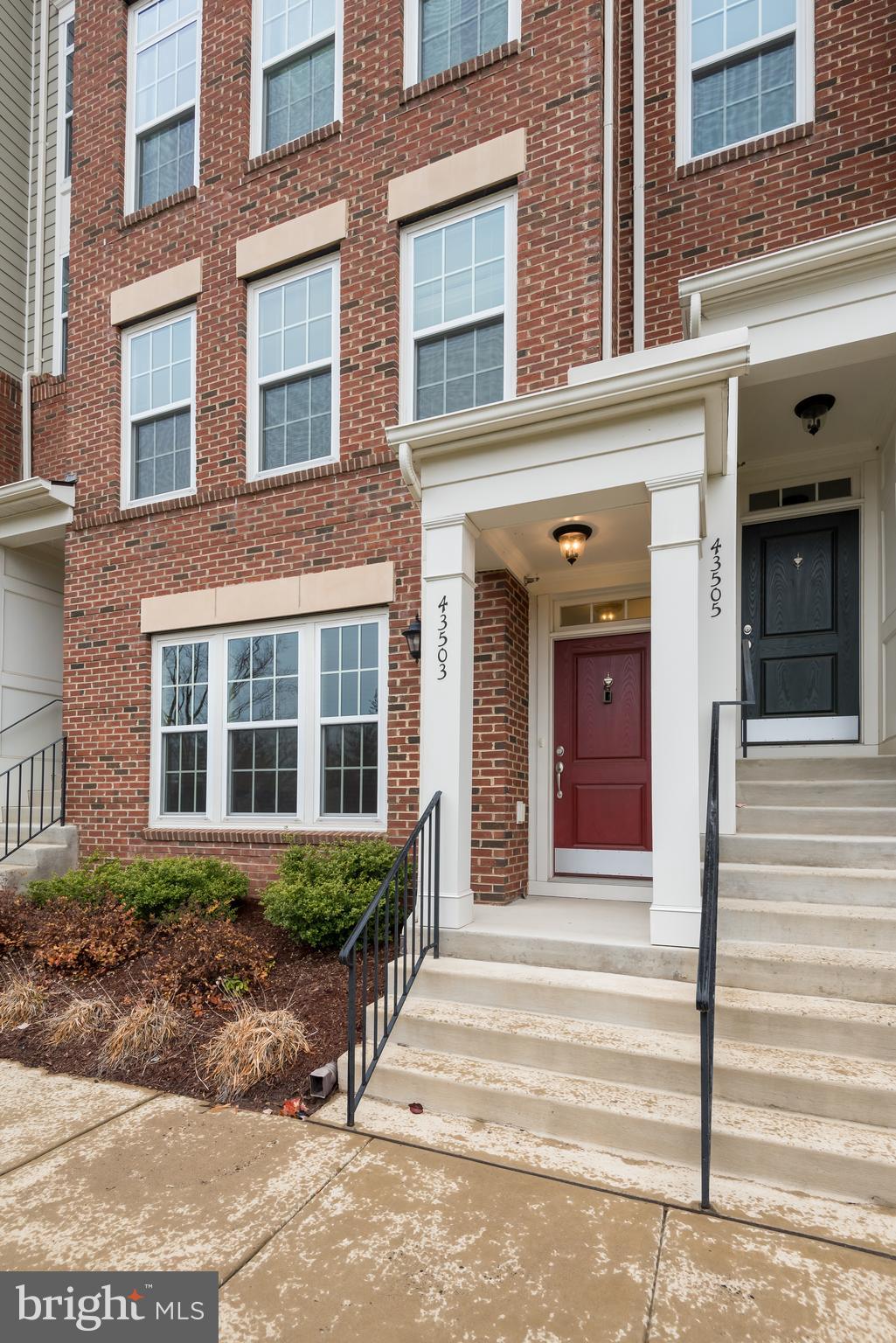 43503 Town Gate Square Chantilly, VA 20152 - Photo 2 of 25 Exterior