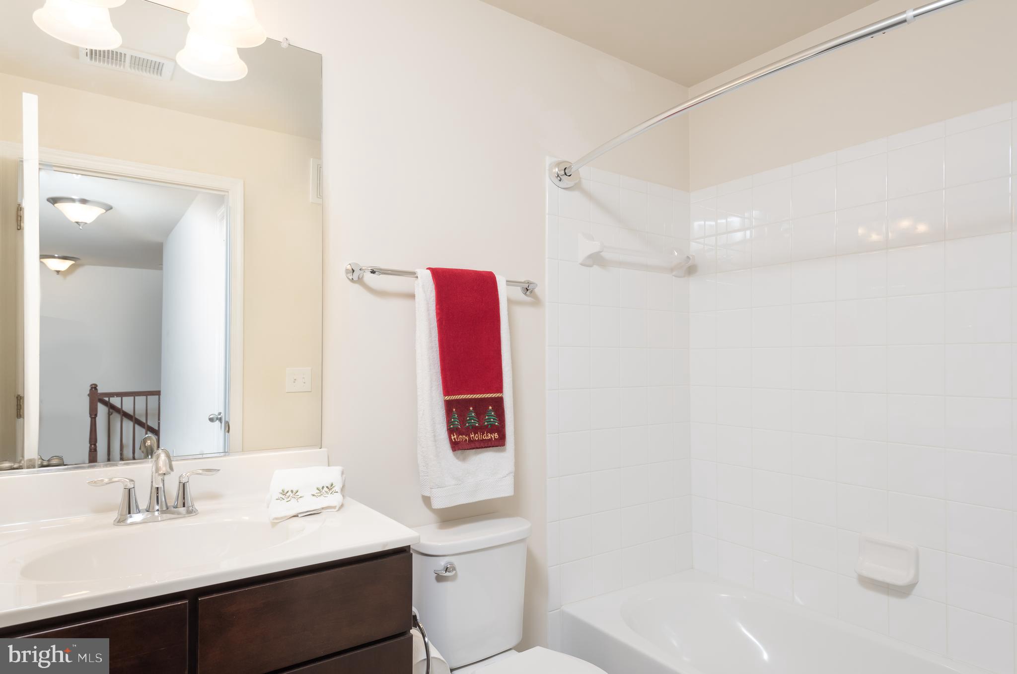 43503 Town Gate Square Chantilly, VA 20152 - Photo 20 of 25 Upper Level Full Bath