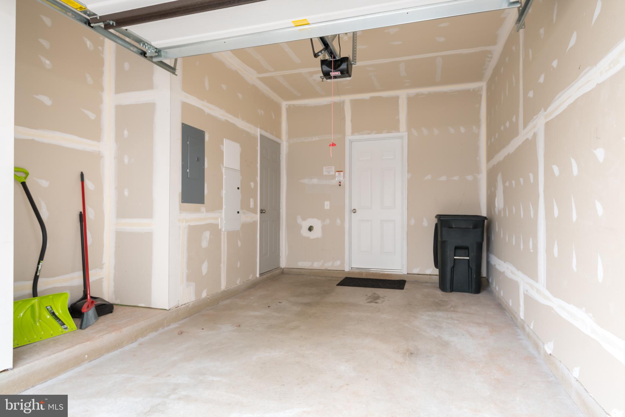 43503 Town Gate Square Chantilly, VA 20152 - Photo 22 of 25 Ample Garage