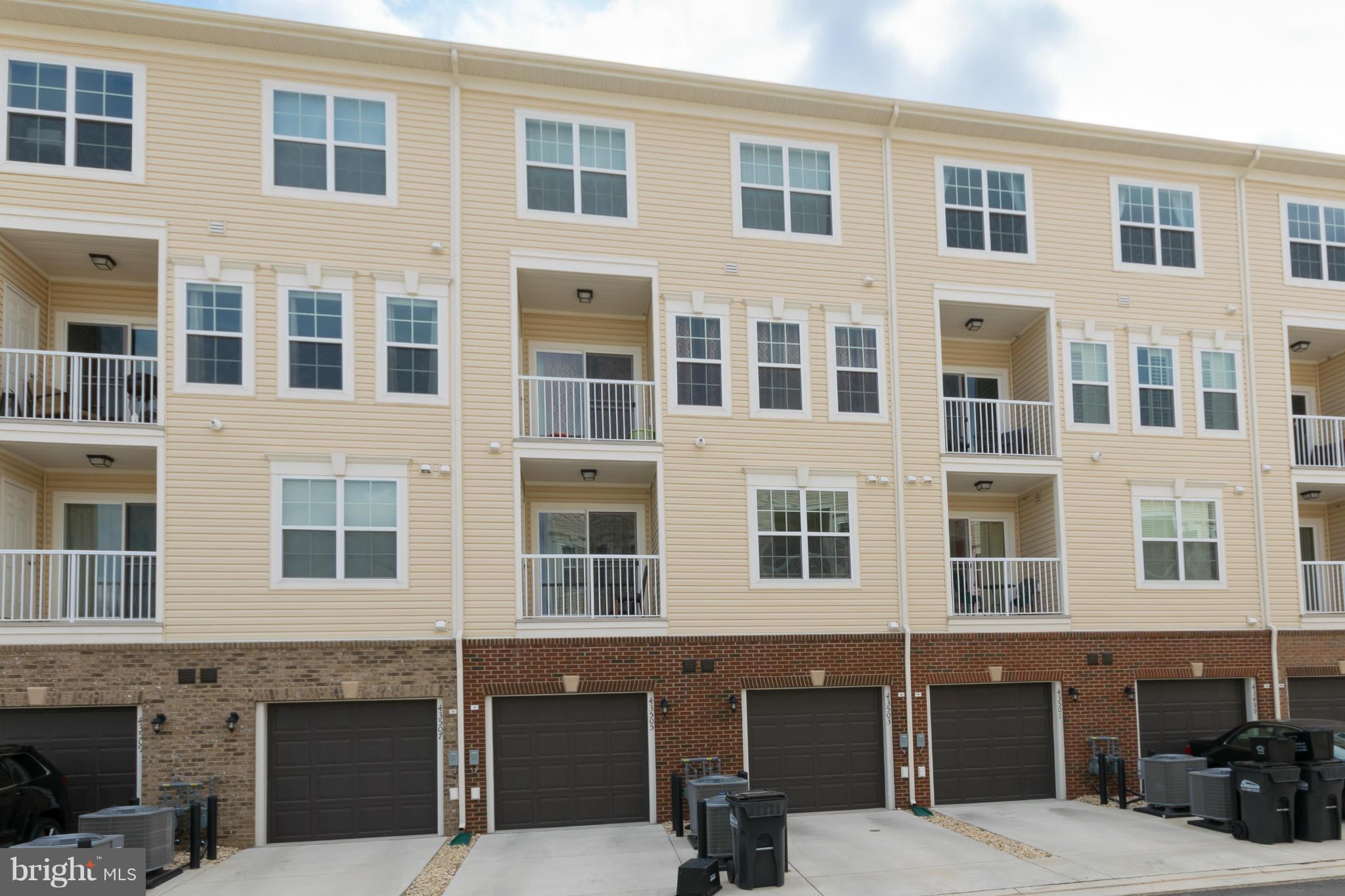 43503 Town Gate Square Chantilly, VA 20152 - Photo 9 of 25 Exterior (Rear)